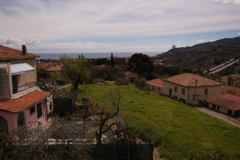Casa Belvedere Диано Кастело Екстериор снимка