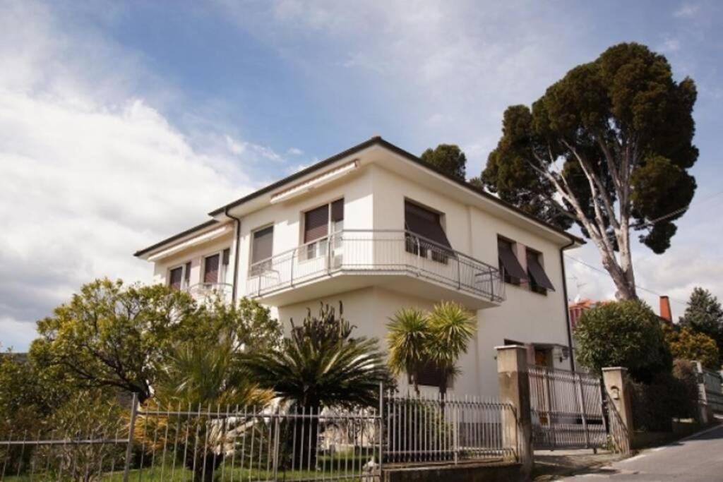 Casa Belvedere Диано Кастело Екстериор снимка